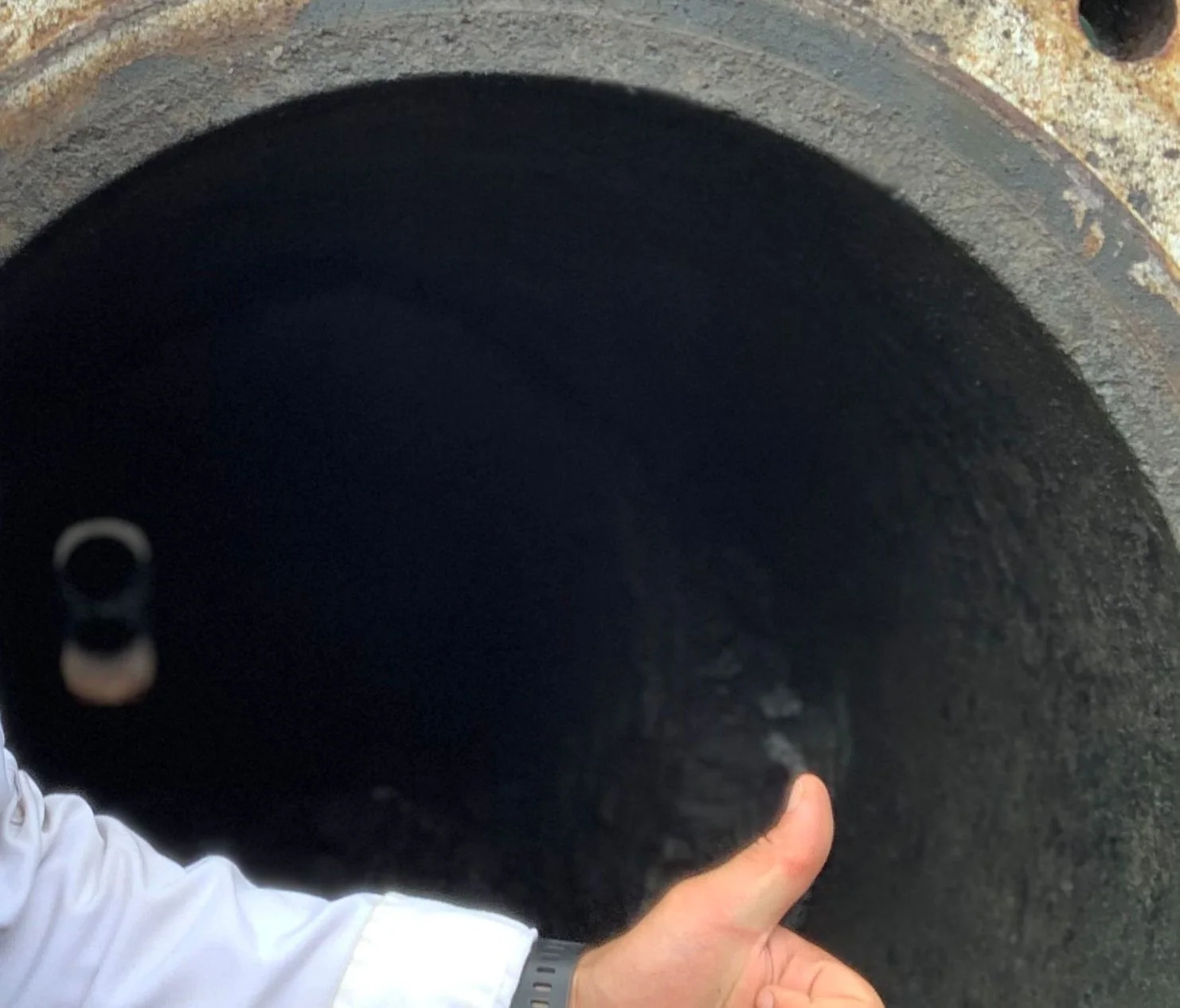 The same geothermal process-pipe bore after Dezu deposit removal in 2020, with residual material still visible