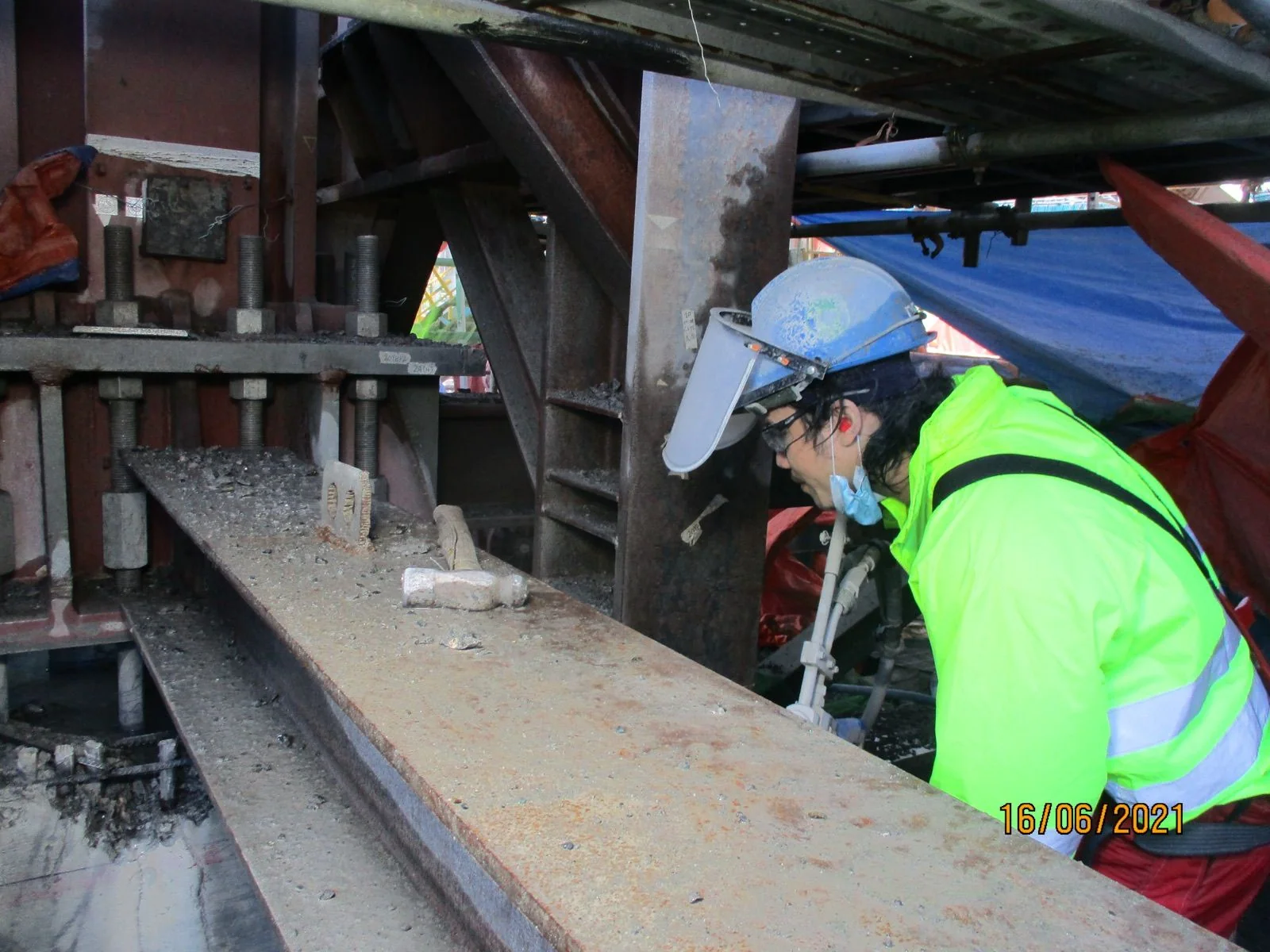 Inspection of the concrete-to-steel connection in Dezu's petrochemical shear-key exposure project